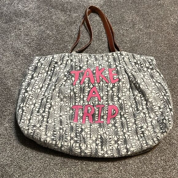 Lucky Brand LB2971 Black/ Cream/ Pink Take a Trip Portland Tote Bag - Picture 2 of 14